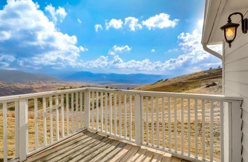 Stallion Springs House | Hiking, Wineries & More! Mtn-View Gem in Tehachapi