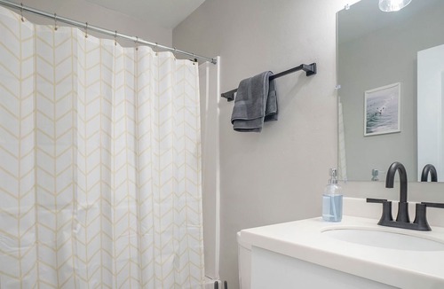 Bayview Apartment | Hillside Cove - Port Suite