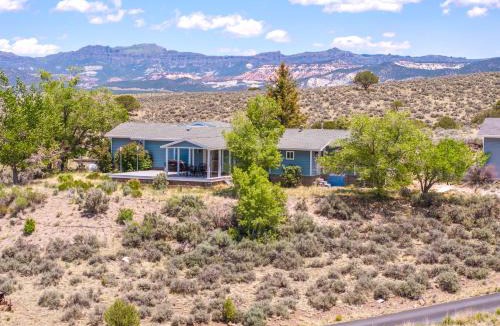 Panguitch House | Hilltop Heaven - 5 Star Comfort and Views