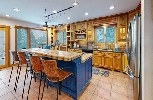 Hayden View Estates House | Hilltop Lodge on Hayden Lake | Expansive deck & private dock with stunning views