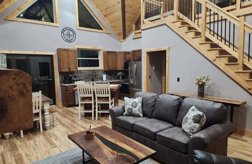 Campton Cabin | Hint of Heaven – Spacious Woodland Retreat Near Red River Gorge