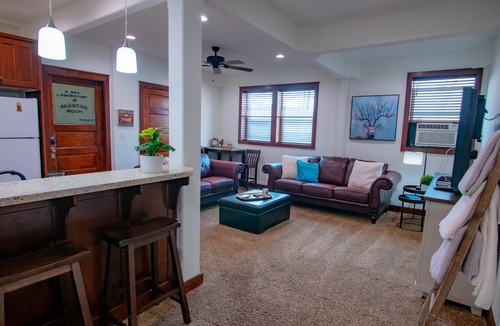 Rexburg Apartment | HISTORIC 1890s Rexburg Loft - 2 Q, 1 K Laundry, 2 blocks to BYUI, Clean & Fun!