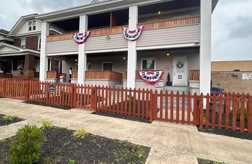 Huntington Apartment | Historic & Chic apartment by Arena, University, Hospital - Dog Friendly