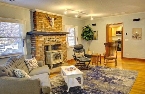 Downtown Flagstaff Cottage | Historic Downtown Cottage with Beautiful Courtyard