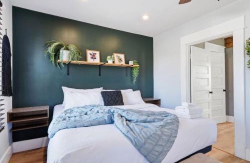 Beechmont House | Historic Foursquare Home Vintage Charm & Comfort