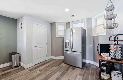 Beechmont House | Historic Foursquare Home | Vintage Charm & Comfort