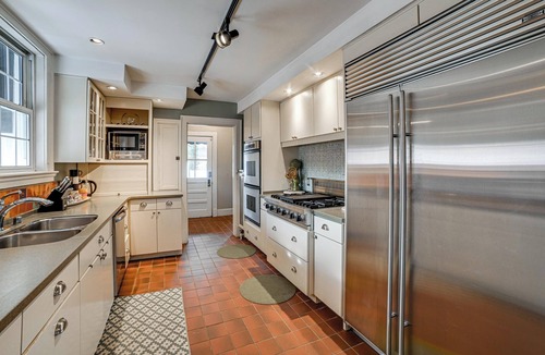 Paducah House | Historic Group Retreat w/Pool in Paducah