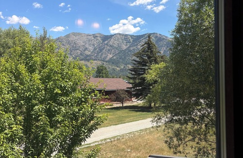 Alpine Northwest House | Historic lake cabin in charming Alpine, WY