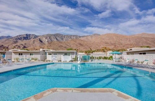 Canyon Corridor Condo | Historic Mid Century Modern Villa Roma 2-bedroom South Palm Springs
