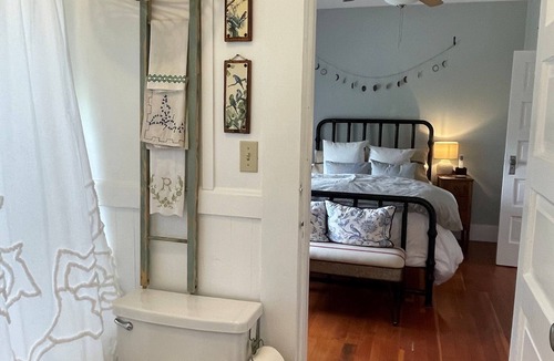 Merced County House | Historic Ranch Retreat. Pool, Pizza Oven & Privacy