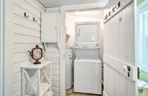 McCain House | Historic Stagecoach Road Cottage Private Acres