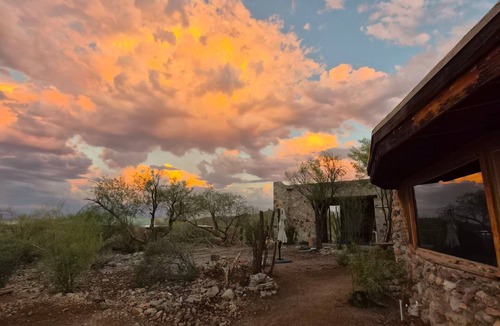 Tucson Apartment | Historic Stone Sunset Sunrise Mountain View Cabin
