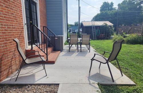 Augusta House | Historic Tin Shop – 3BR/3BA Wedding & Family Retreat
