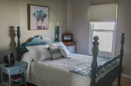 Olive Hill Cottage | Historic trail town cozy cottage!