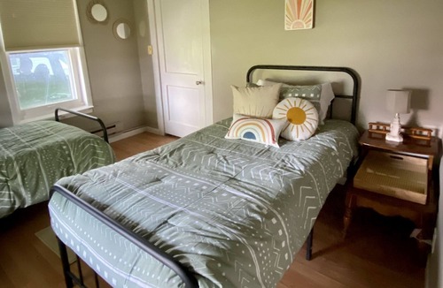 Olive Hill Cottage | Historic trail town cozy cottage!