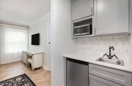Williamsburg Apartment | Historic Williamsburg 3night special. READ DETAILS IN FULL