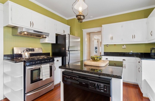Reedville House | Historical Queen Anne on Main Street Reedville!