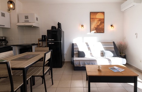 Poggio-Mezzana Apartment | Holiday Apartment "Poggio Mezzana" with Sea View, Shared Pool & A/C