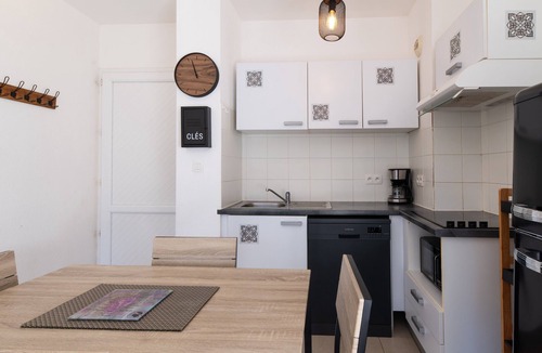 Poggio-Mezzana Apartment | Holiday Apartment "Poggio Mezzana" with Sea View, Shared Pool & A/C