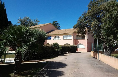 Bravone House | Holiday Home 'Apartment Les Jardins De La Mer' with Shared Pool, Wi-Fi and Air Conditioning