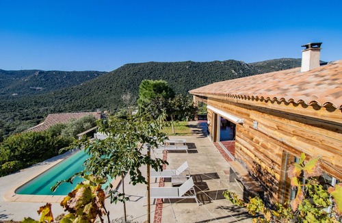Monacia-d'Aullene House | Holiday Home 'Maison Aux Vents' with Sea View, Wi-Fi and Air Conditioning