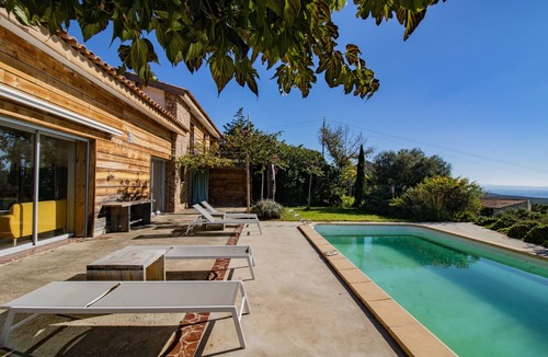 Monacia-d'Aullene House | Holiday Home 'Maison Aux Vents' with Sea View, Wi-Fi and Air Conditioning