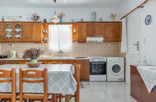Aegiali House | Holiday Home 'Hippocrates' with Mountain View, Wi-Fi and Air Conditioning
