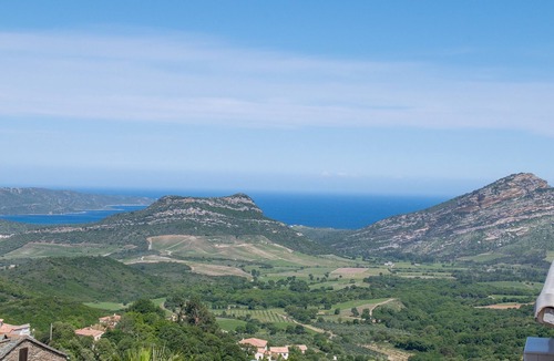 Oletta House | Holiday Home 'L'olettese' with Mountain View, Wi-Fi and Air Conditioning