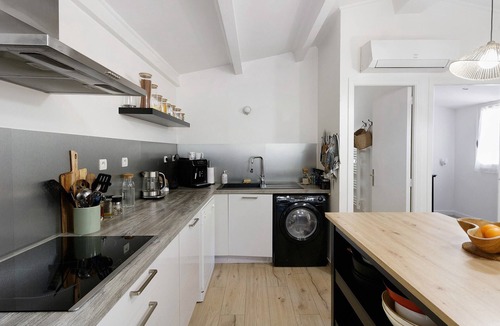 Conca House | Holiday Home 'Mer Et Montagne À Conca' with Mountain View, Private Terrace and Wi-Fi