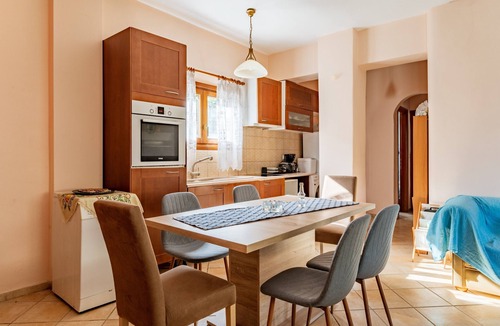 Kapparia House | Holiday Home 'Moraki Apartment 2 Andros' with Private Terrace, Wi-Fi and Air Conditioning