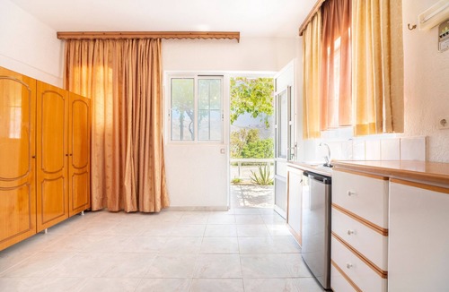 Livadia House | Holiday Home 'Panorama Tilos Apt B' with Sea View, Wi-Fi and Air Conditioning