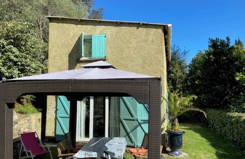 San-Giuliano House | Holiday Home 'Terra Rossa' with Private Terrace and Air Conditioning