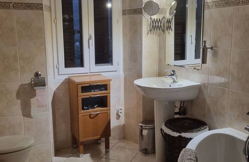 Guiselle House | Holiday Home 'Venaco' with Shared Terrace, Wi-Fi and Air Conditioning