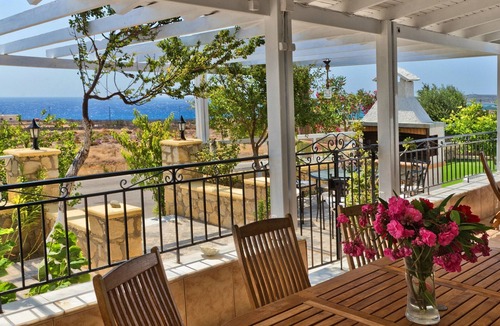Afiartis House | Holiday Home 'Villa Ntora' with Mountain View, Wi-Fi and Air Conditioning