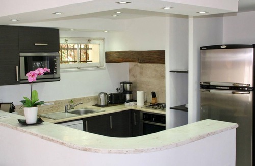 Maora House | Holiday home with sea view 500m from the beach