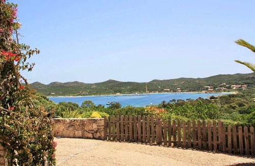 Maora House | Holiday home with sea view 500m from the beach