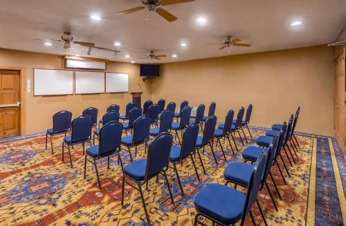 Chinle Hotel | Holiday Inn Canyon De Chelly-Chinle by IHG