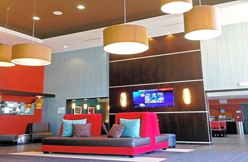 Pumpkin Center Hotel | Holiday Inn Express Bakersfield, an IHG Hotel