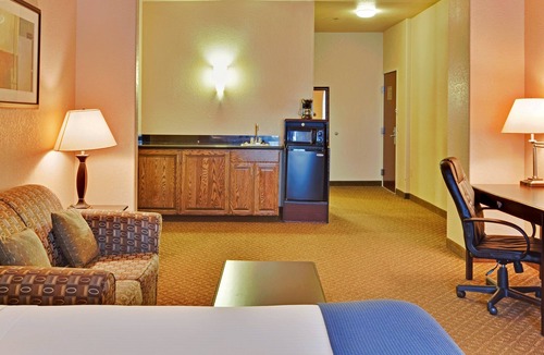 Delano Hotel | Holiday Inn Express Delano by IHG