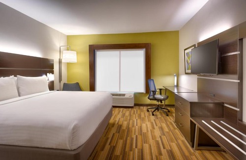 Biggs Field Hotel | Holiday Inn Express El Paso I-10 East by IHG