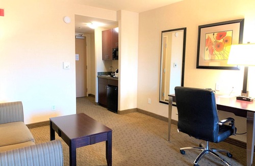 Herndon Hotel | Holiday Inn Express Hotel & Suites FRESNO NORTHWEST-HERNDON by IHG