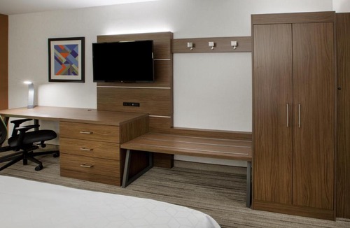 Modesto Hotel | Holiday Inn Express Hotel & Suites Modesto-Salida by IHG