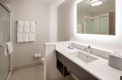Bellevue Hotel | Holiday Inn Express Hotel & Suites Cincinnati Southeast Newport by IHG
