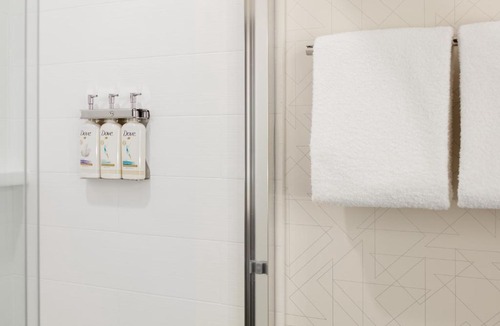 Bellevue Hotel | Holiday Inn Express Hotel & Suites Cincinnati Southeast Newport by IHG