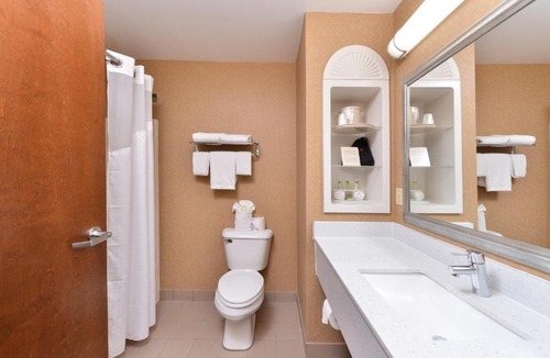 Blue Ash Hotel | Holiday Inn Express Hotel & Suites Cincinnati-Blue Ash by IHG