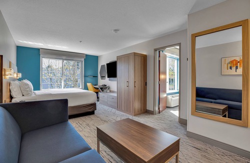 Hayden Island Hotel | Holiday Inn Express Hotel & Suites Portland-Jantzen Beach by IHG