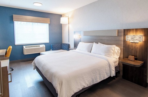 Oakdale Hotel | Holiday Inn Express Oakdale by IHG
