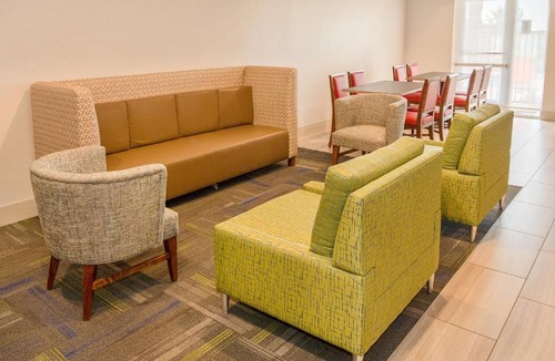 Porterville Hotel | Holiday Inn Express Porterville by IHG