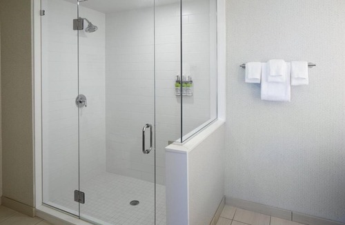 West Chester Hotel | Holiday Inn Express & Suites - Cincinnati North - Liberty Way by IHG
