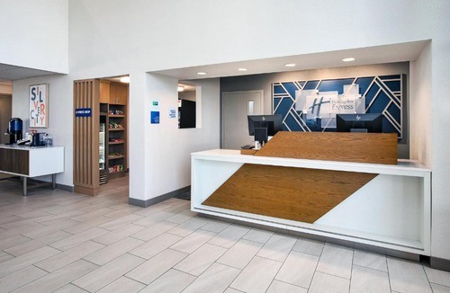 Tyrone Hotel | Holiday Inn Express Silver City by IHG